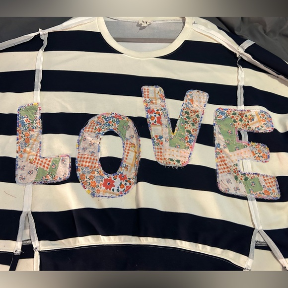 BIBI White and Navy “LOVE” Top - Picture 1 of 3